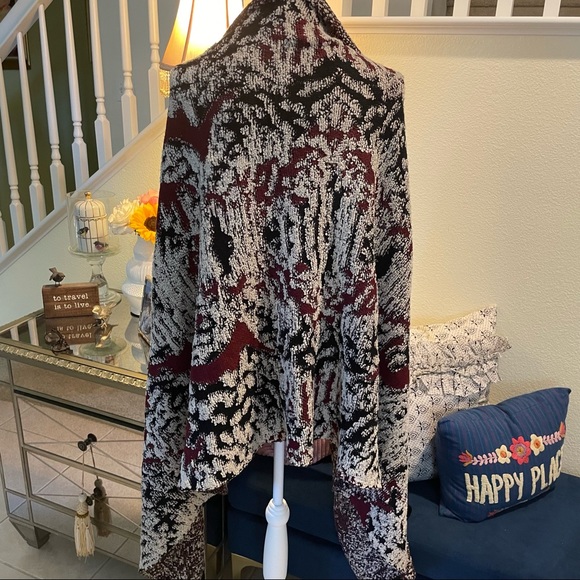 NWT vertigo poncho wrap - Picture 4 of 7